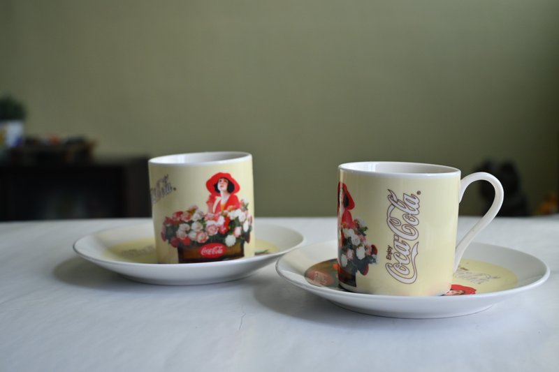 Early Coca-Cola ceramic coffee cup and tray set - Mugs - Pottery Multicolor