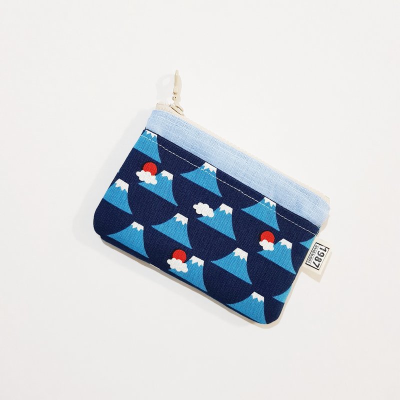 Hsinlan Chen 客訂商品【富士山-藍(淺藍)】 零錢包 15*11公分 - 零錢包/小錢包 - 棉．麻 藍色