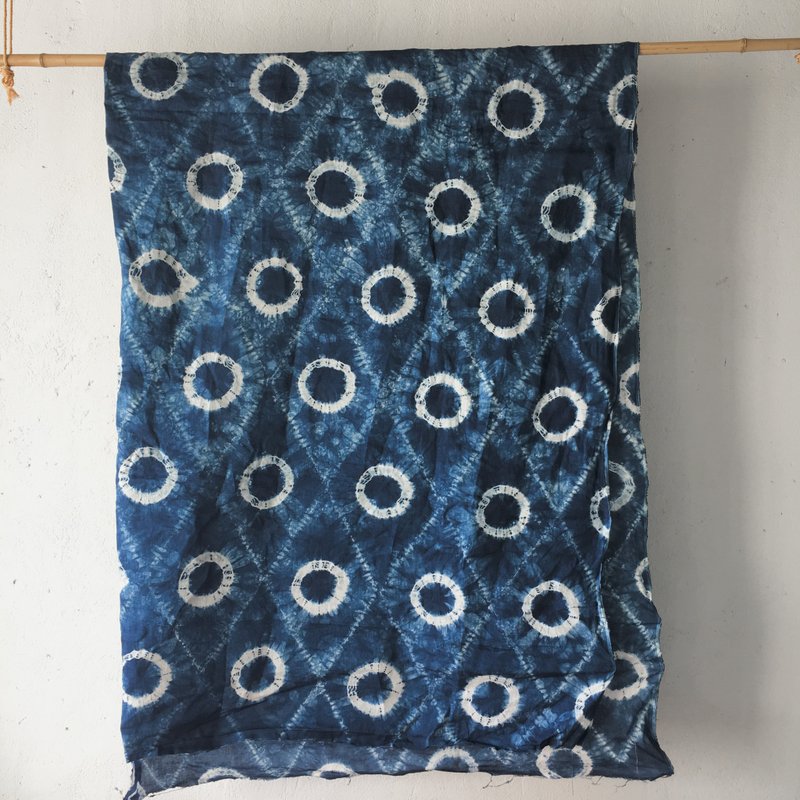 ブルー染め絞り染め幾何学模様麻生地 - 編み物/刺繍/羊毛フェルト/裁縫 - コットン・麻 