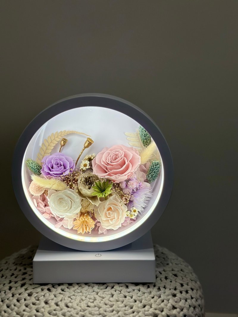 Beautiful Garden Preserved Flower Three-Segment Touch Atmosphere Lamp/Table Lamp/Table Lamp - ช่อดอกไม้แห้ง - พืช/ดอกไม้ ขาว