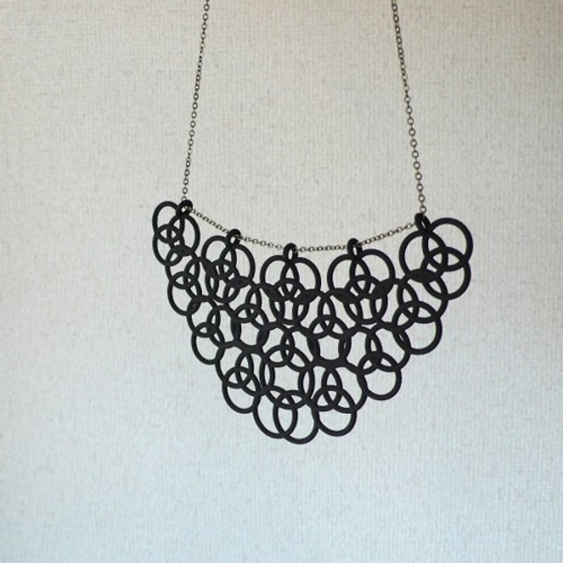 EN - Necklaces - Plastic 