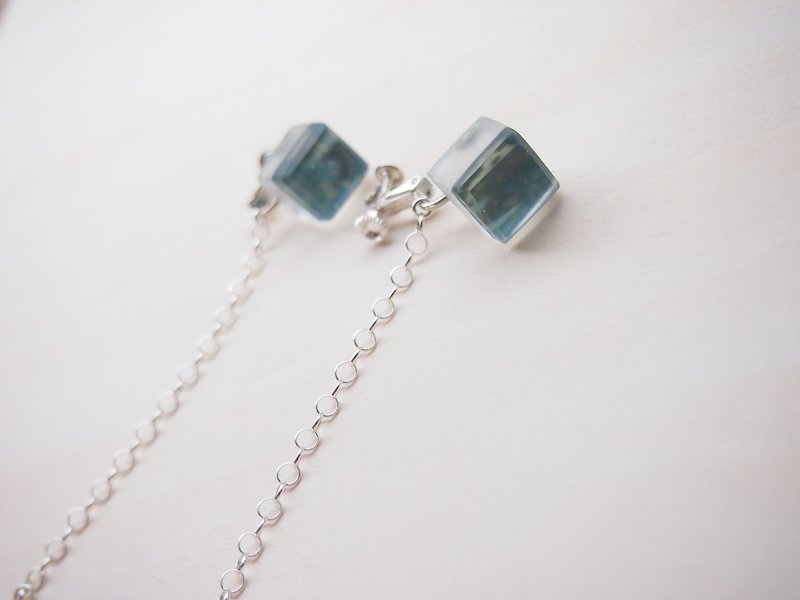 earrings : japanese color with silver chain