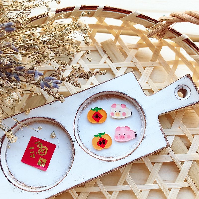 Pista Hill hand-painted earrings / Festival pigs are safe and smooth - ต่างหู - เรซิน สีส้ม