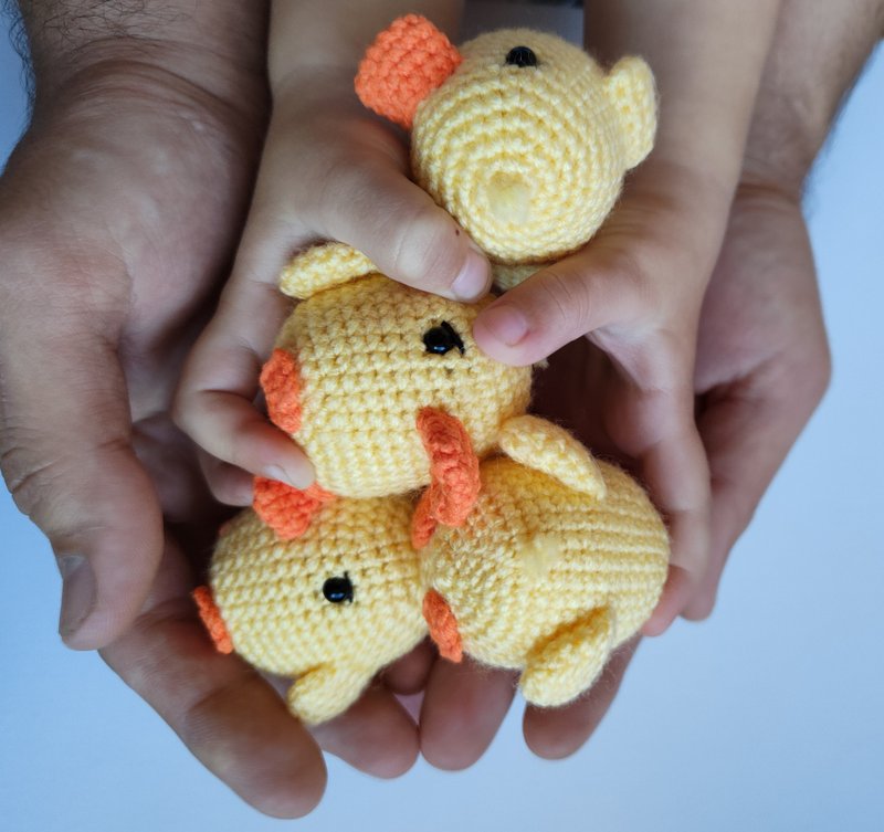 Crochet duck, crochet animals duck, crochet duck, amigurumi duck - ของเล่นเด็ก - วัสดุอื่นๆ สีเหลือง