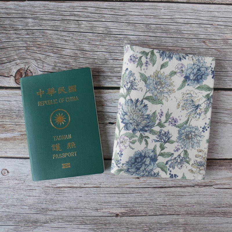 【香水花朵】手作護照套 護照夾 護照套 護照包 純手作 - 護照夾/護照套 - 棉．麻 藍色