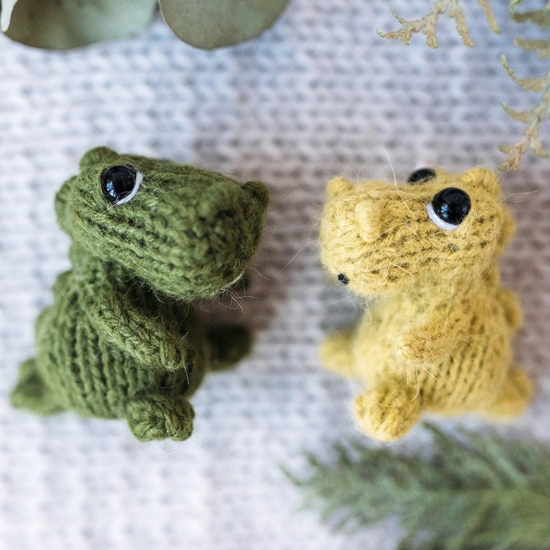 Tiny Dino knitting pattern. Knitted amigurumi dinosaur miniature step by step - 手工藝教學/工具書 - 其他材質 