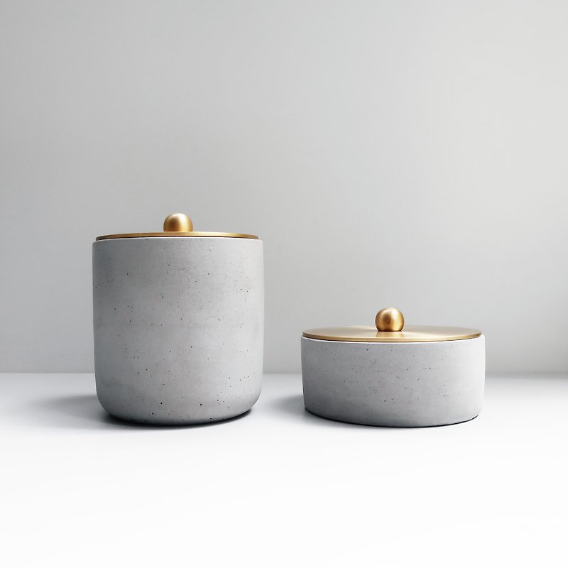 GLODEN MOON rounded concrete jar with brass lid / jar storage - กล่องเก็บของ - ทองแดงทองเหลือง สีเทา