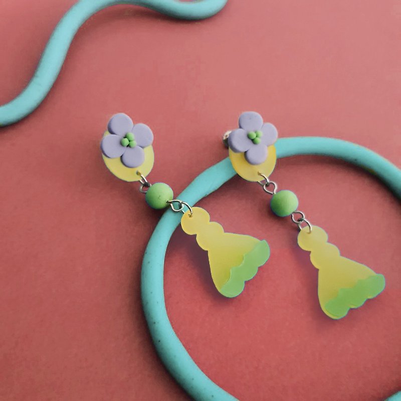 Flower-eating woman series earrings - translucent frosted Acrylic hanging flowers (ear pins/ Clip-On - ต่างหู - ดินเหนียว สีเหลือง