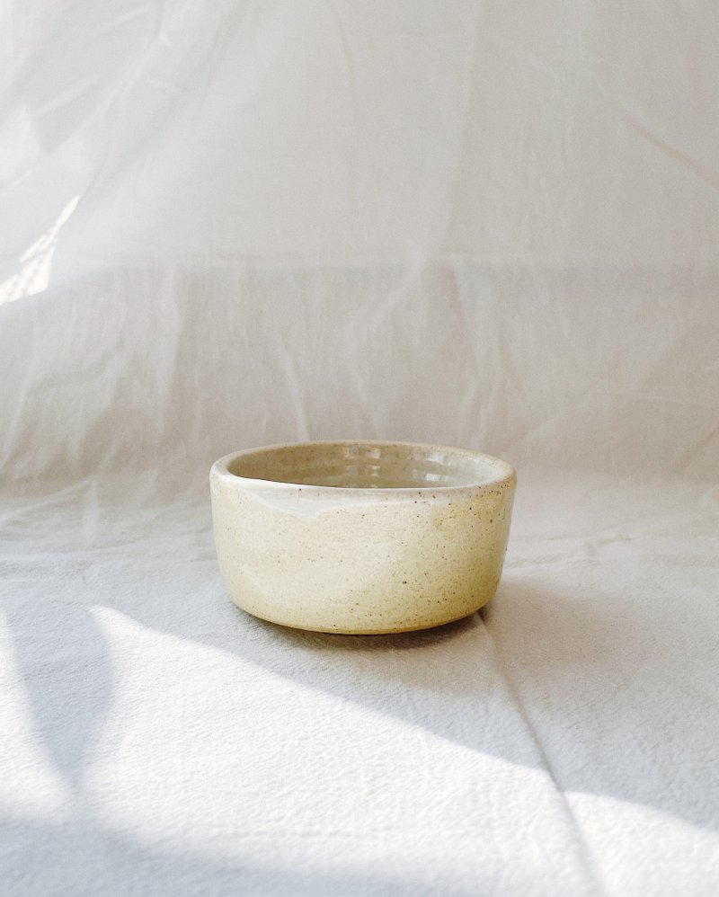 Handmade Ceramic | Small beige bowl - ถ้วยชาม - ดินเผา ขาว