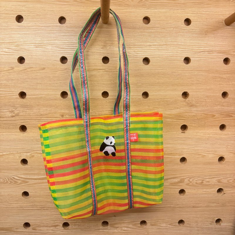 熊貓刺繡茄芷肩背袋 - 錢包/皮夾/長短夾 - 塑膠 多色
