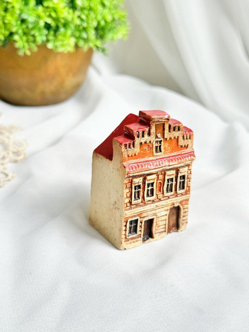 [Good Day Fetish] Vintage/antique hand-made clay hut in Prague, Czech Republic - Items for Display - Pottery Orange