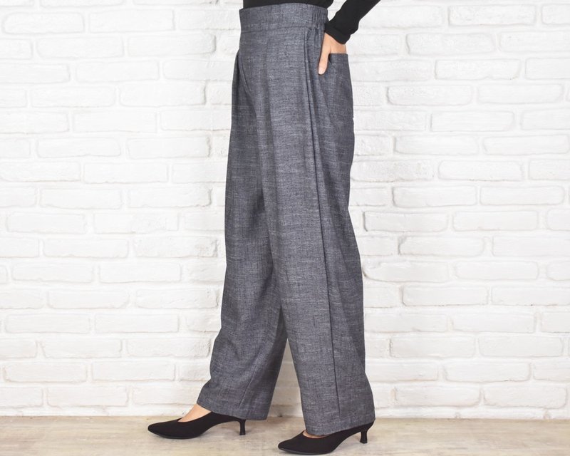 Beautiful silhouette and natural drape in these rayon Linen tuck pants. Baggy pants in grey. - กางเกงขายาว - วัสดุอื่นๆ สีเทา