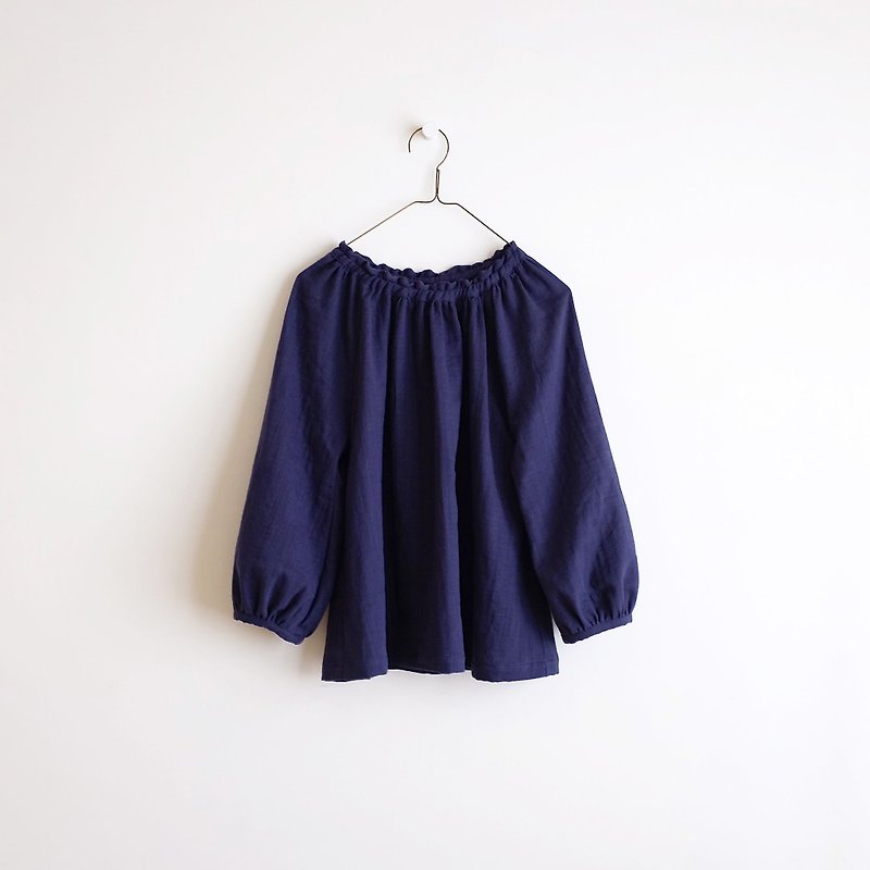 Daily hand-made suit dark blue puff sleeve elastic blouse cotton double yarn - Women's Tops - Cotton & Hemp Blue