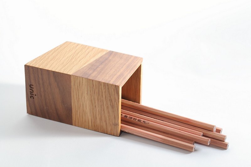 【小瑕疵福利品】惜物特賣 /Unic原木拼接筆筒【可客製化】 - 筆筒/筆座 - 木頭 咖啡色
