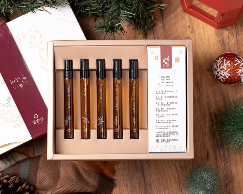 Christmas Gift Box [We Perfume] 2023 Christmas Mist Gift Box Floral Wooden Exchange Gift - น้ำหอม - พืช/ดอกไม้ 