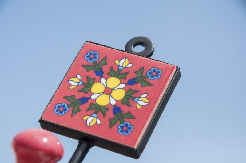 British retro hand-painted ceramic hook / ceramic hook / ceramic window hook-Spanish style flower vine - ตะขอที่แขวน - ดินเผา หลากหลายสี