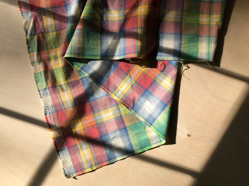 Early checkered old cloth/ picnic mat/ doily - ผ้าห่ม - ผ้าฝ้าย/ผ้าลินิน หลากหลายสี