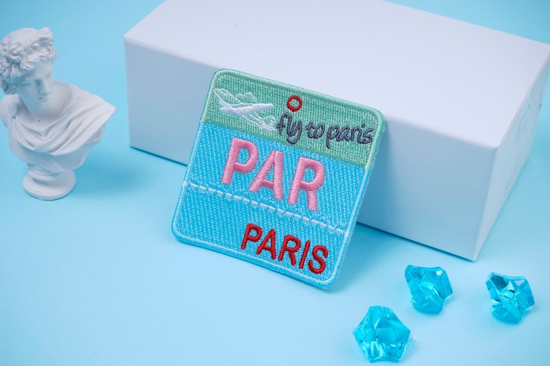 【トラベル刺繍】PARブルー飛行機（刺繍布ステッカー/カードホルダー） - ステッカー・シール - 刺しゅう糸 
