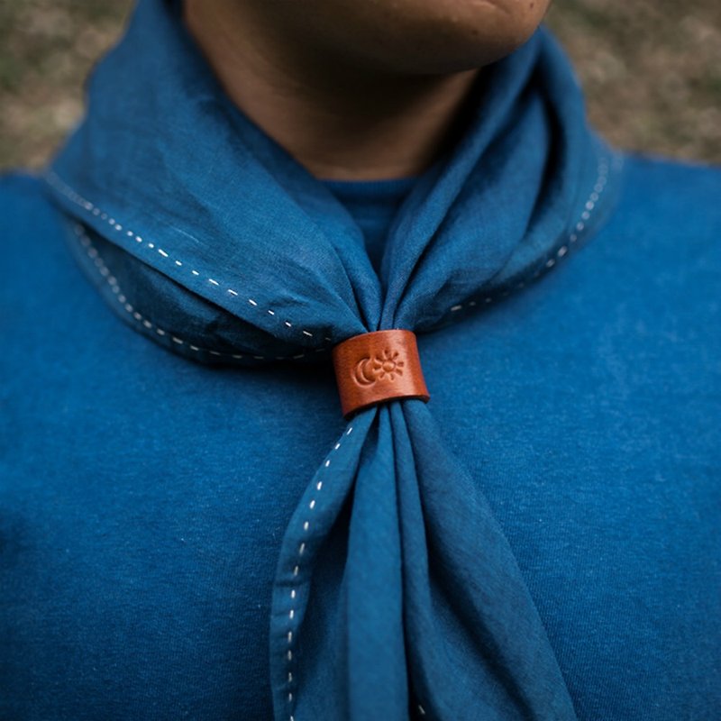 Rufeng |天然植物古代青染めカーリースカーフ小さな正方形100％純粋なリネンハンカチタオル - その他 - コットン・麻 ブルー