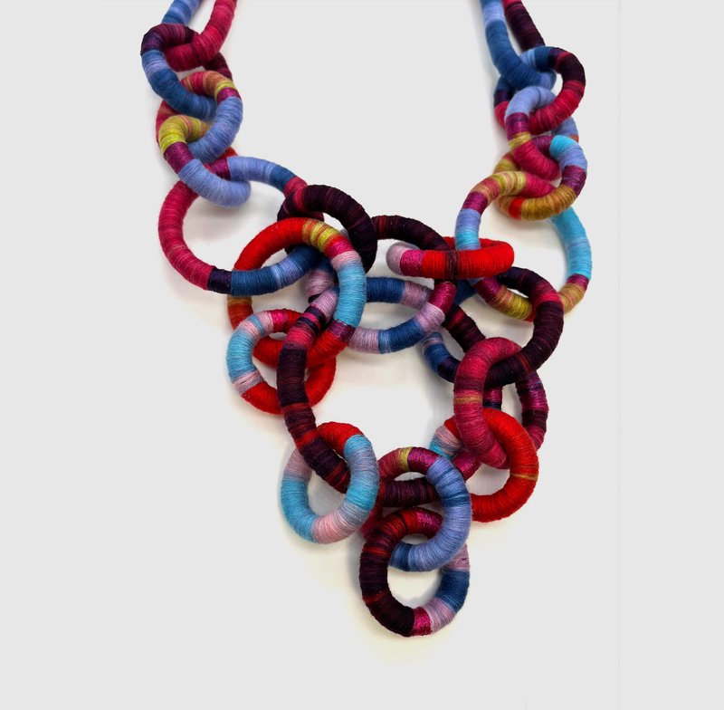 Colorful textile necklace. Bib woven jewelry. Knitted necklace - สร้อยคอ - ผ้าฝ้าย/ผ้าลินิน หลากหลายสี