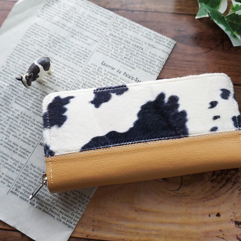 Fukagawa boa cattle pattern round zipper long wallet - กระเป๋าสตางค์ - วัสดุอื่นๆ สีนำ้ตาล