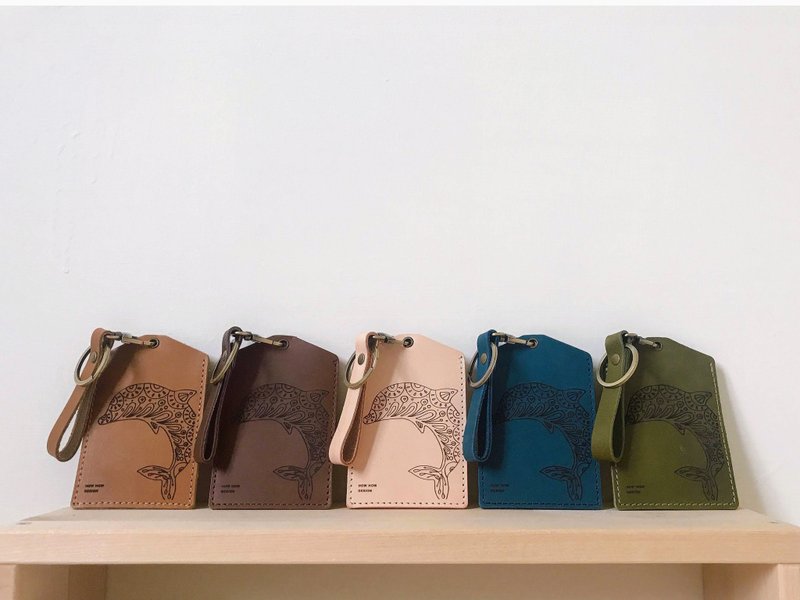 Vegetable tanned leather multi-purpose card holder x dolphin x ocean totem design - ที่ใส่บัตรคล้องคอ - หนังเทียม 