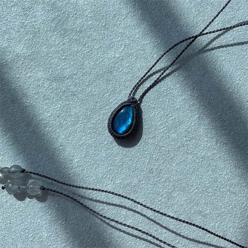 Cloud Blue Labradorite Cloudy Quartz Vintage Bohemian Gemstone Macrame Necklace - 長項鍊 - 半寶石 藍色