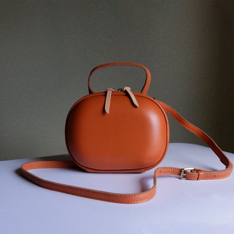 2-way cowhide shoulder bag, lightweight, cute bag, mini bag - กระเป๋าแมสเซนเจอร์ - หนังแท้ สีดำ