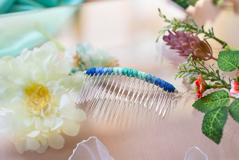 Makeup tray braided hair fork/ hair insert/ hairbrush-ocean wave - Hair Accessories - Other Metals Blue
