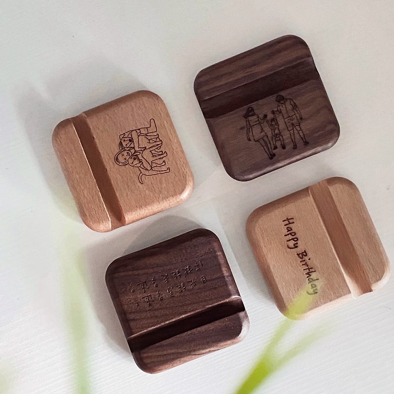 【Customized gift】Walnut/beech material image/text design of log mobile phone holder series - ที่ตั้งมือถือ - ไม้ สีนำ้ตาล