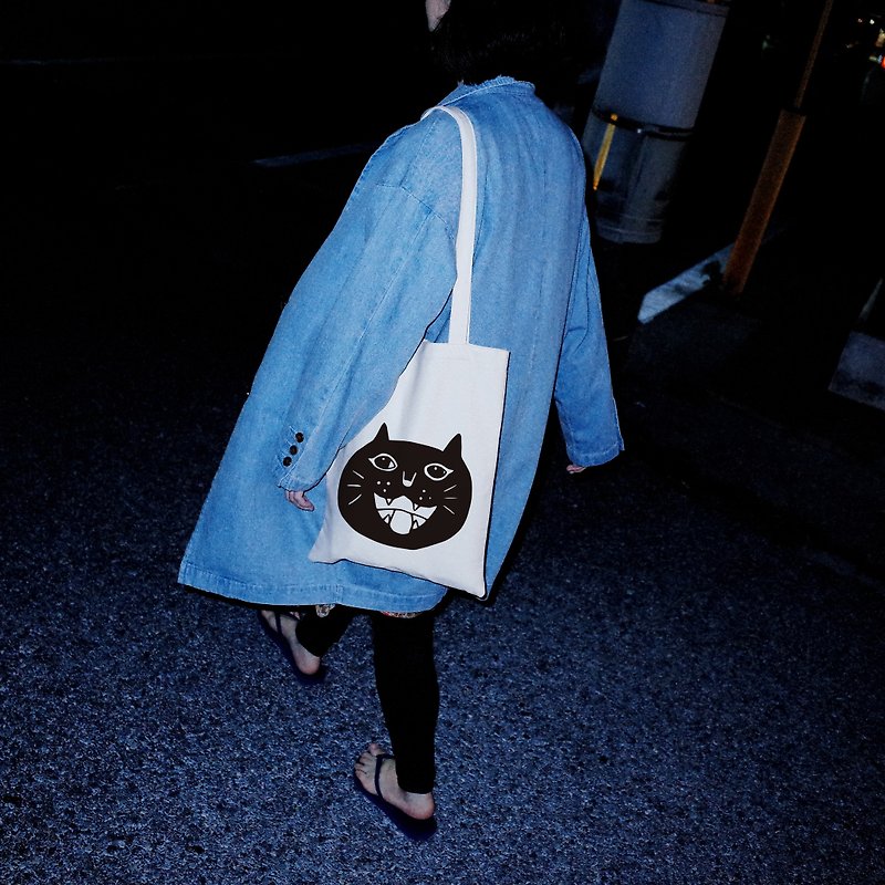 Big cat side bag/ eco-friendly bag/ black smiling cat/ thick model/ on sale - กระเป๋าแมสเซนเจอร์ - ผ้าฝ้าย/ผ้าลินิน สีดำ