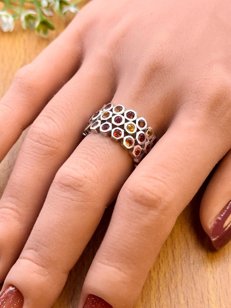 ファンシーサファイア（天然サファイア）リング、デザイン性の高い、指いっぱいに広がる美しいリングです。 - リング・指輪 - 宝石 オレンジ