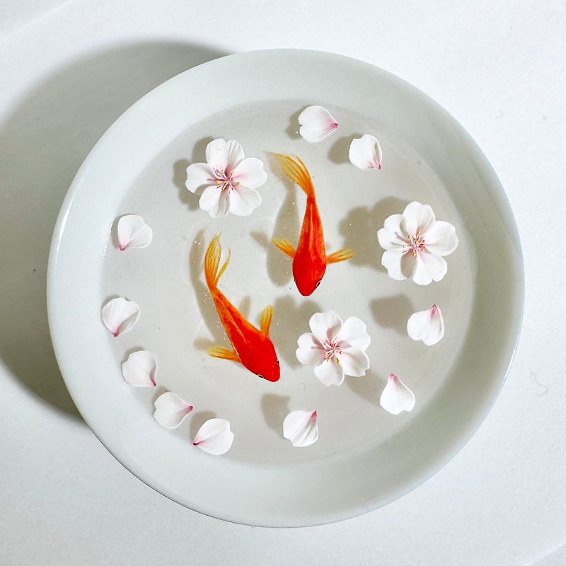 Made to order　Goldfish swimming in a cup　cherry blossoms　figurine - Items for Display - Resin 