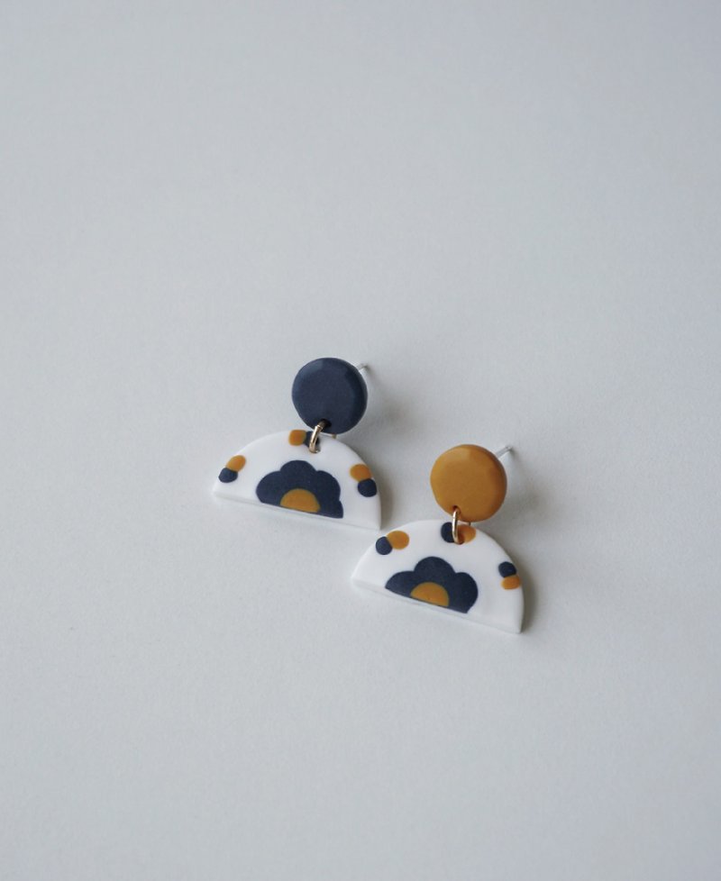 PARTY FOR EARS |オシドリ、イエロー、ブルーの半円の花のイヤリングシンプルなフィモ