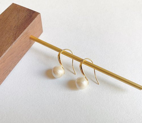 BELOVED cotton pearl 日本棉珍珠 棉珍珠 圓弧線條耳環 棉花珍珠