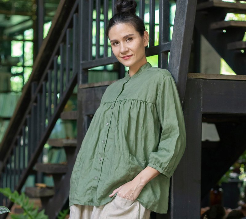 Oversized or plus size green linen blouse with 3/4 sleeves, mandarin collar - 女上衣/長袖上衣 - 亞麻 綠色