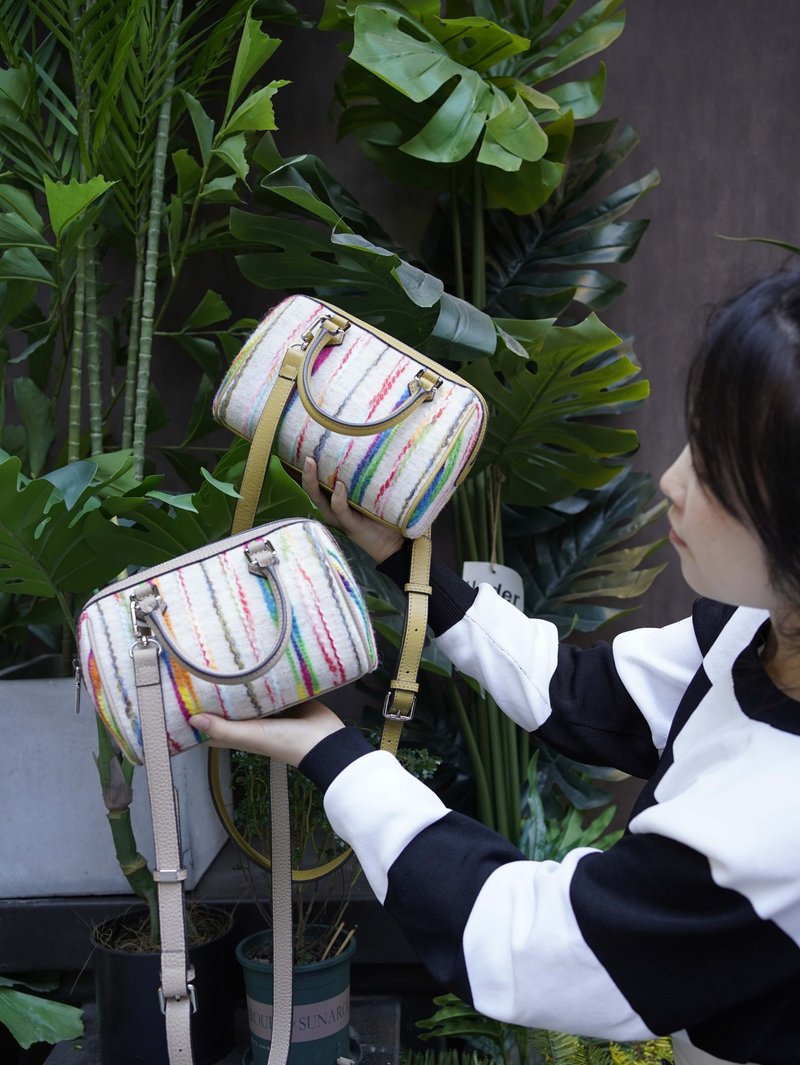 MELONFISH Rainbow Embroidery Boston/Headcoat Cowhide - กระเป๋าแมสเซนเจอร์ - ขนแกะ 