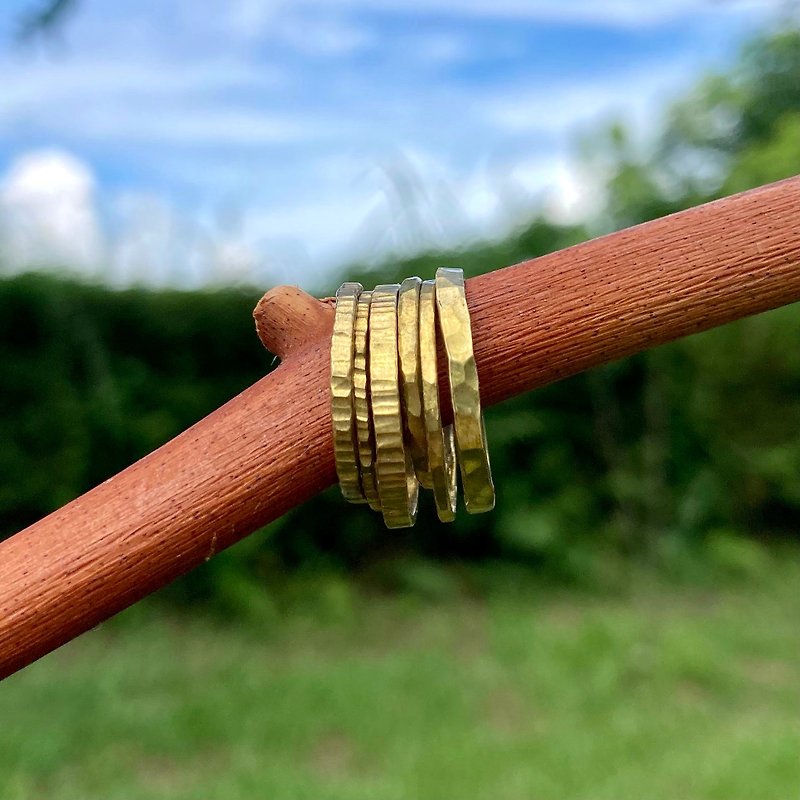 Laolin Groceries | Bronze Wire Ring Basics (Bark Pattern/Water Ripple) - แหวนทั่วไป - โลหะ สีทอง