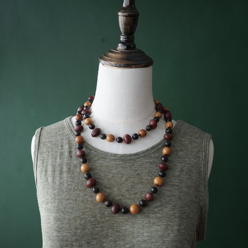[Antique Jewelry / Old Western Items] VINTAGE Natural Ethnic Style Big Seed Beaded Necklace - สร้อยคอยาว - วัสดุอื่นๆ สีนำ้ตาล