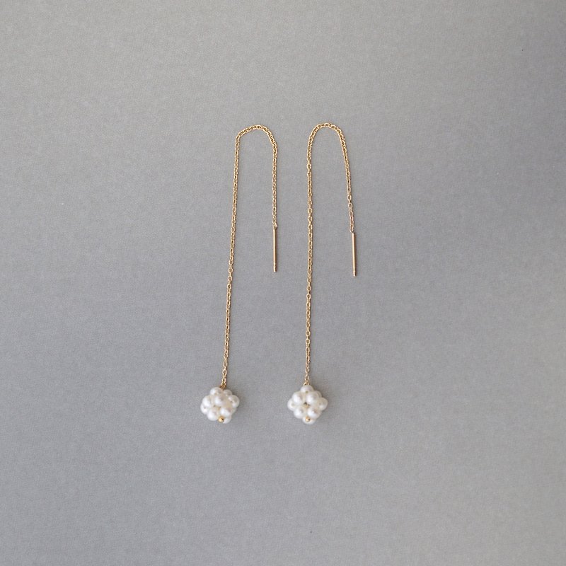 【14KGF】 Pom Pom Pearl American Earrings - 耳環/耳夾 - 其他金屬 金色