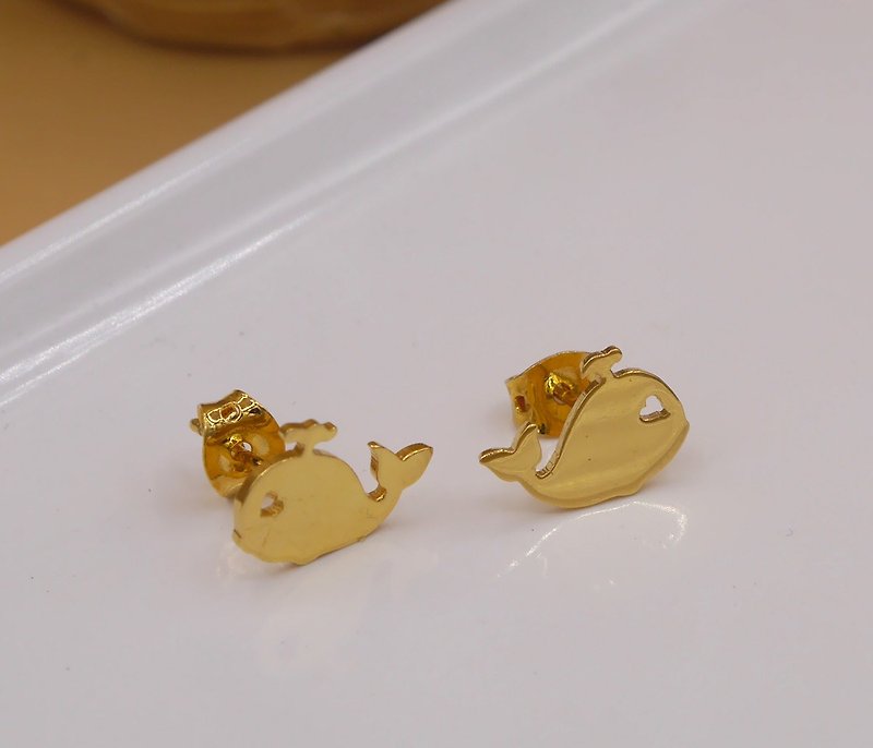 Little Whale Earring - gold plated on brass - 耳環/耳夾 - 其他金屬 金色