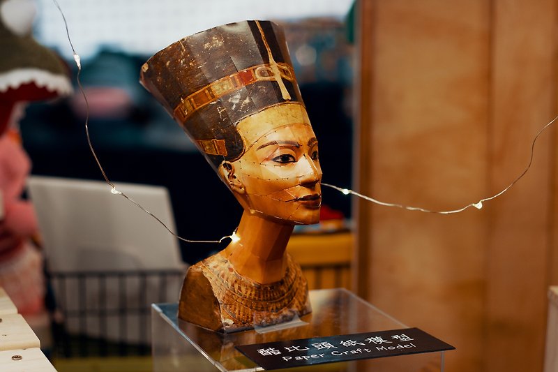 [クールなBitouペーパーモデル]古代エジプトの女王ネフェルティティ|クリップフリーの3Dジグソーパズル