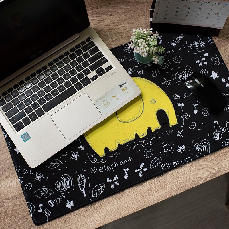 QIDINA 日用館 質感可愛加大滑鼠桌墊 - 滑鼠墊 - 橡膠 