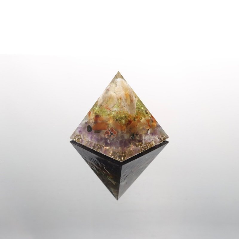 Wisdom Golden Mountain - Citrine Orgonite Pyramid - ของวางตกแต่ง - เครื่องประดับพลอย สีเหลือง