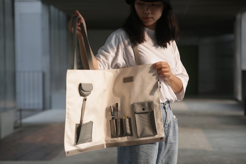 Genuine leather X recycled nylon can hold A3 drawings folding designer tote bag with detachable small shoulder bag beige - กระเป๋าถือ - วัสดุกันนำ้ ขาว