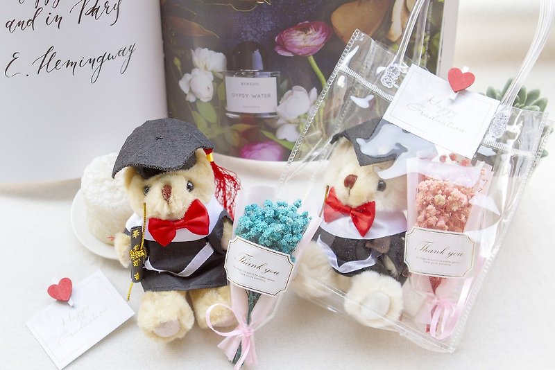 Treasure Graduation Bear Mini Dry Bouquet Blessing Gift (4 Colors Available) // Graduation Gift Bouquet - ตุ๊กตา - วัสดุอื่นๆ หลากหลายสี