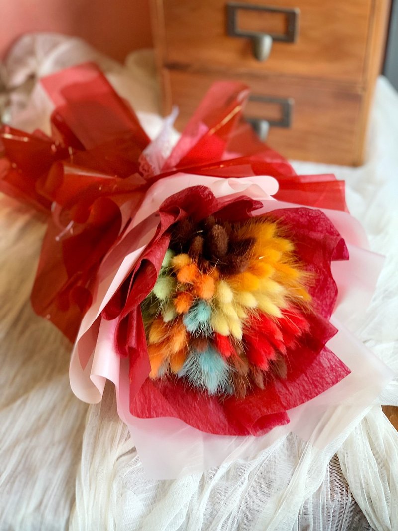 Fluffy tail bouquet(Red pink).Graduation bouquet.Anniversary gift.Present. - ช่อดอกไม้แห้ง - พืช/ดอกไม้ สีแดง