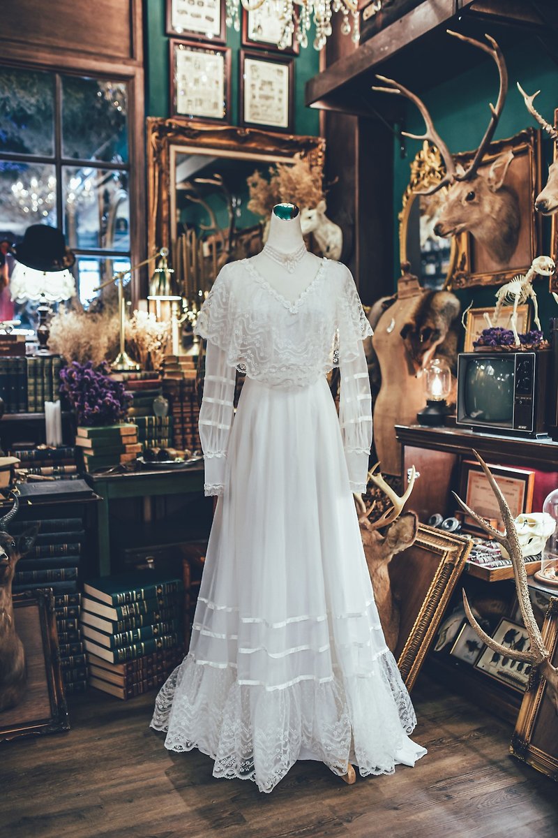 Material Fabric 80s lace cape trailing antique wedding dress - ชุดราตรี - ไฟเบอร์อื่นๆ ขาว