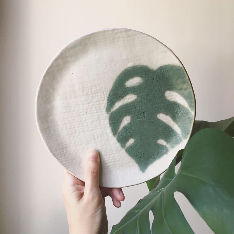 Turtle glaze painting hand-made pottery plate shallow plate dessert plate round dinner plate 20 cm disc - Plates & Trays - Pottery Green