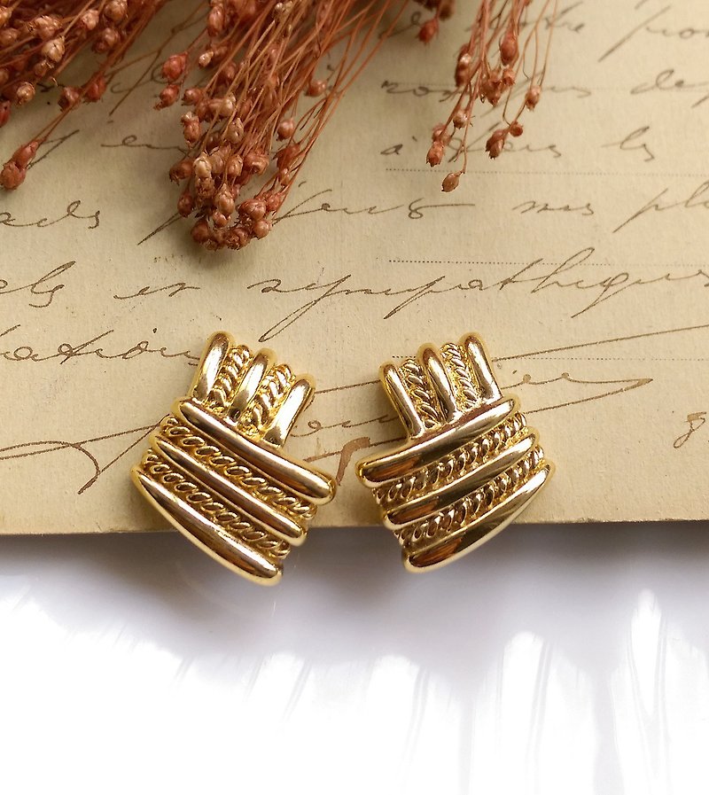Western antique jewelry. TRIFARI metal geometric diagonal staggered clip earrings - Earrings & Clip-ons - Other Metals Gold